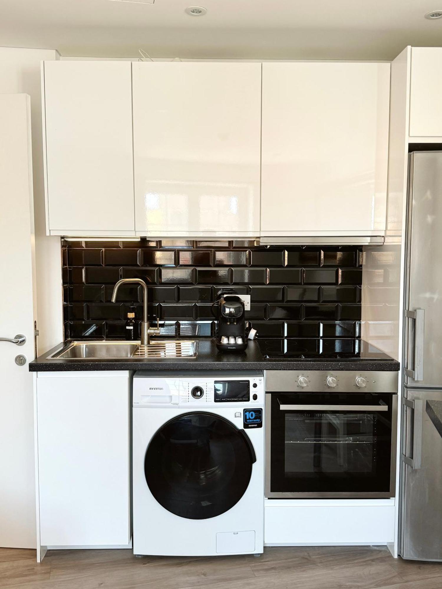 Deluxe City Centre Two Bedroom - Grand Central House Гибралтар Екстериор снимка