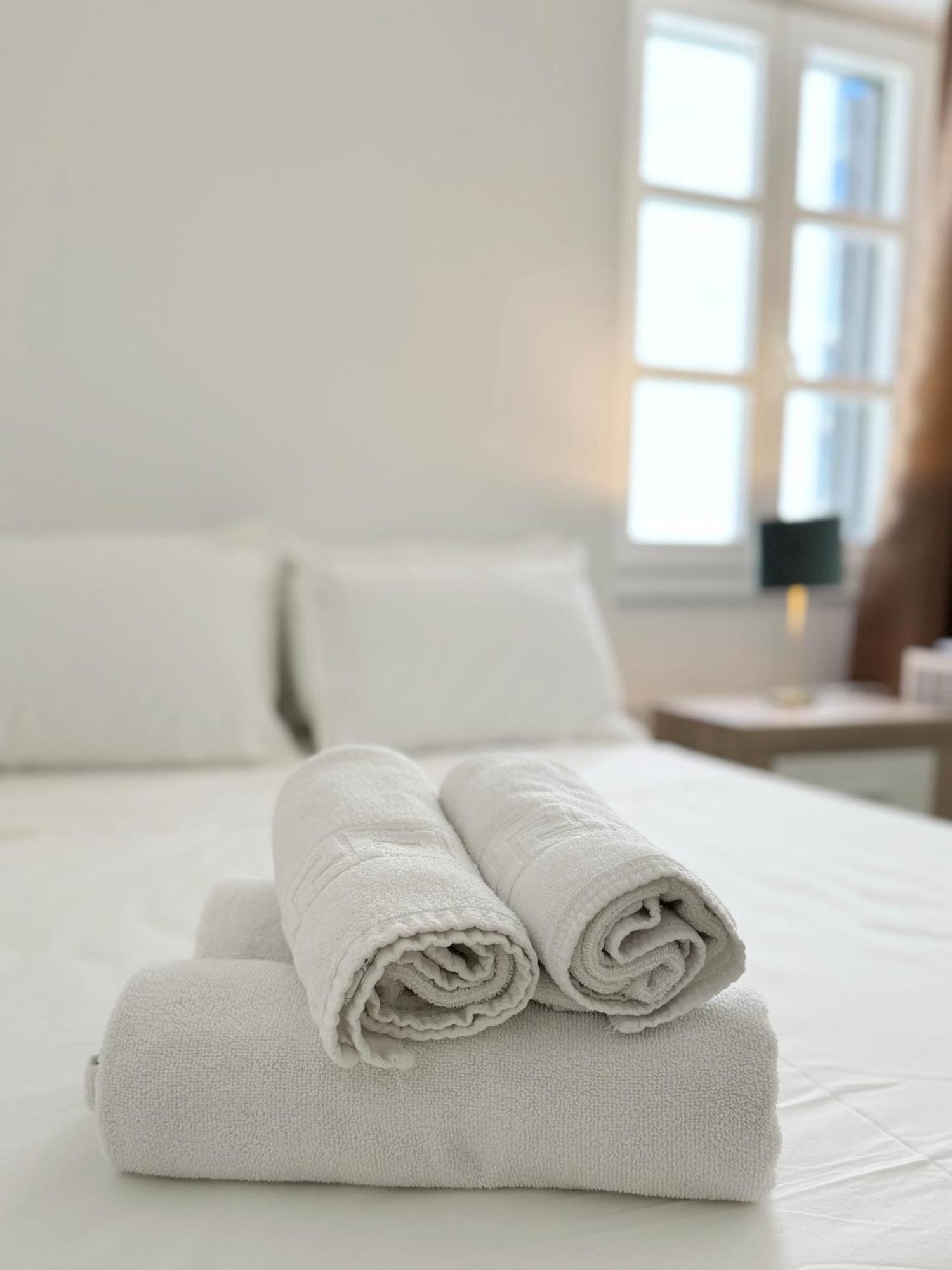 Deluxe City Centre Two Bedroom - Grand Central House Гибралтар Екстериор снимка