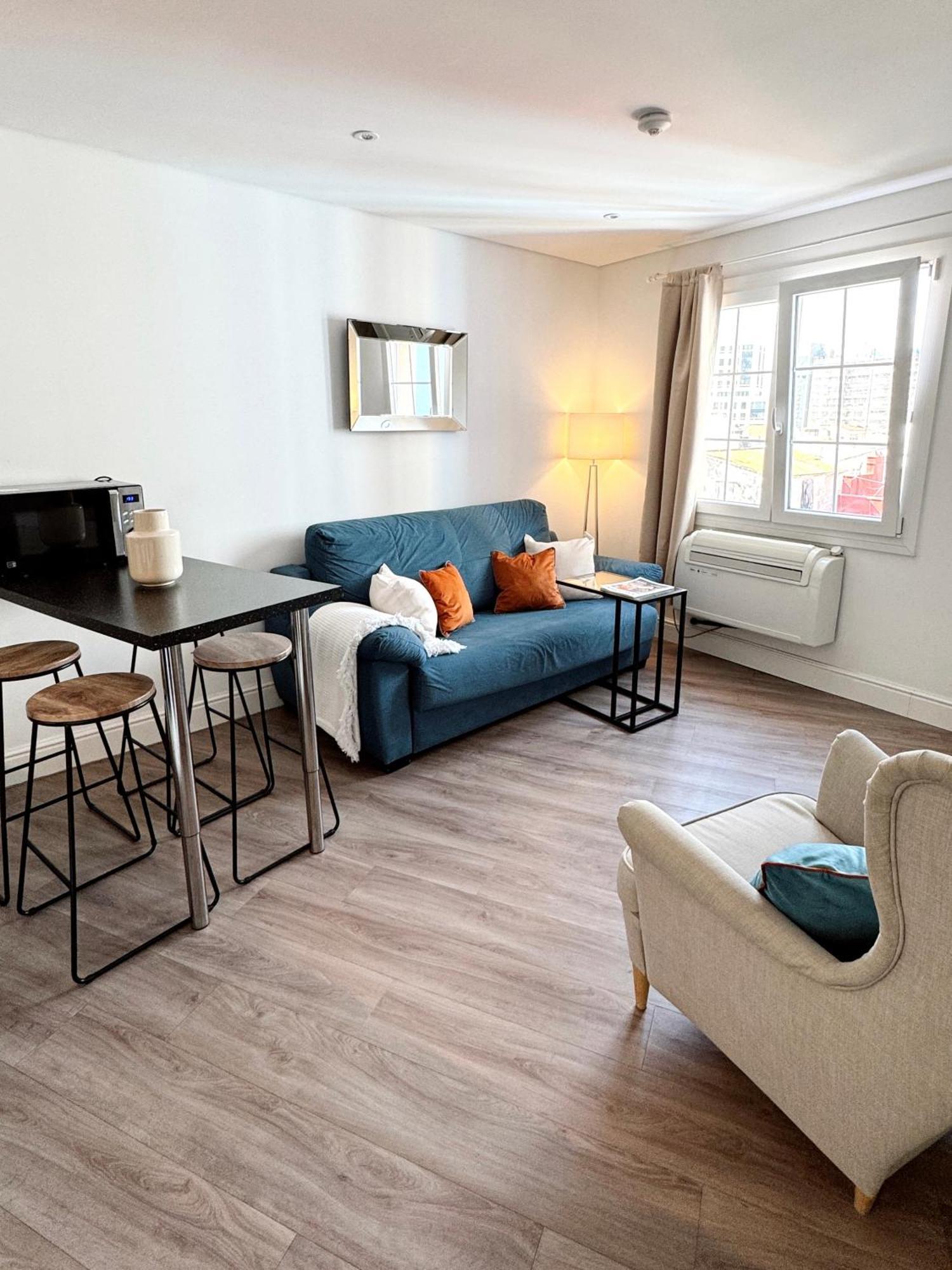 Deluxe City Centre Two Bedroom - Grand Central House Гибралтар Екстериор снимка
